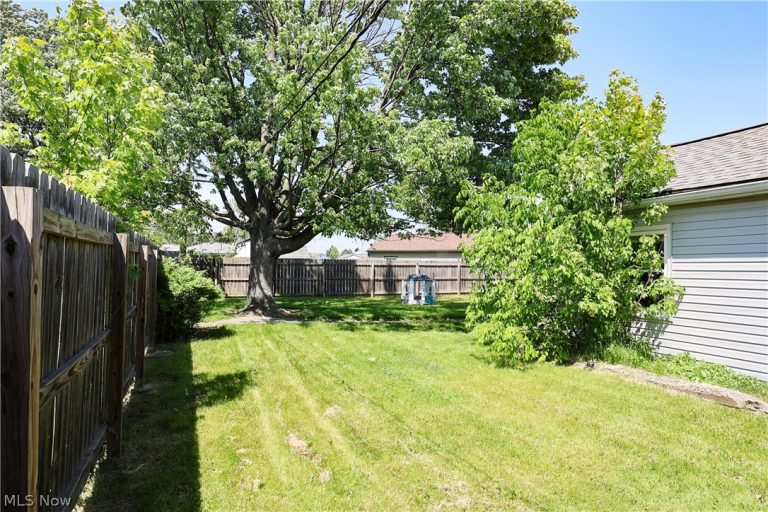 556 Keys Drive, Elyria, OH - Photo 4