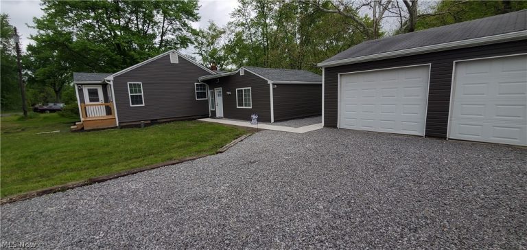 724 Briggs Road, Leavittsburg, OH - Photo 2