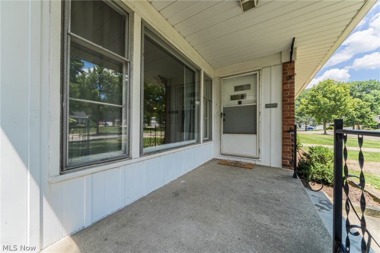 24111 Edgehill Drive, Beachwood, OH - Photo 4