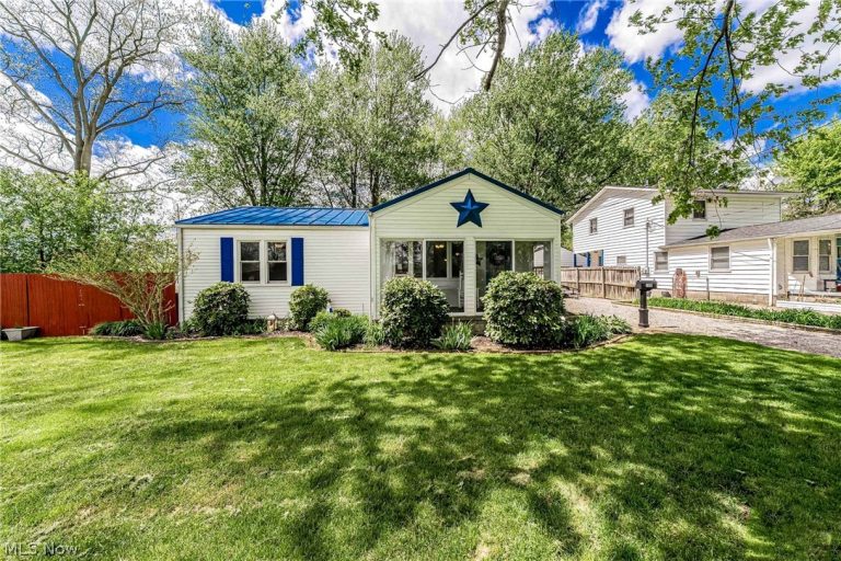380 Broadway Street, Amherst, OH - Photo 3