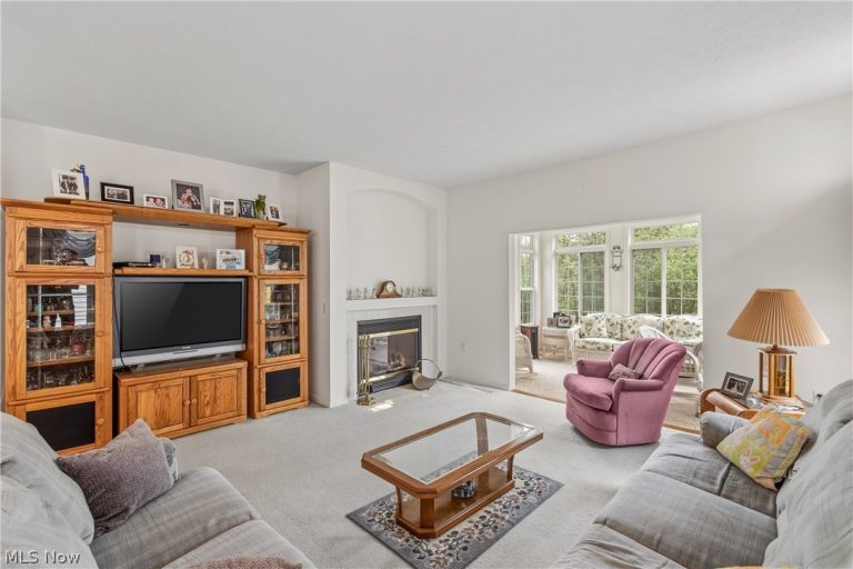 10490 Ravine View Court, North Royalton, OH - Photo 5