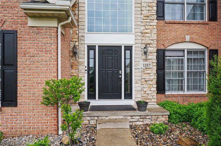1257 Muchney Circle, Akron, OH - Photo 3