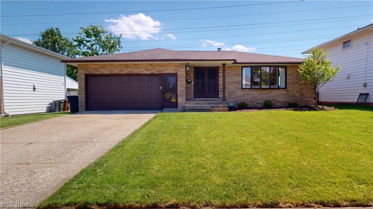 2221 Coventry Drive, Parma, OH - Photo 2