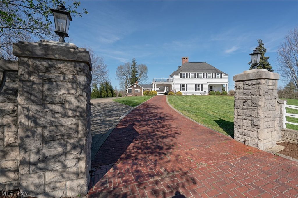 1307 Cisler Drive, Marietta, OH