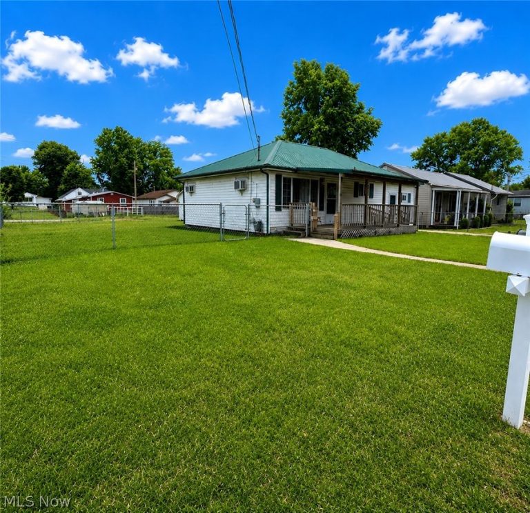 2411 Fairfax Street, Parkersburg, WV - Photo 2