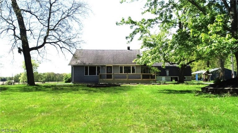 4191 Hallock Young Road, Newton Falls, OH - Photo 2