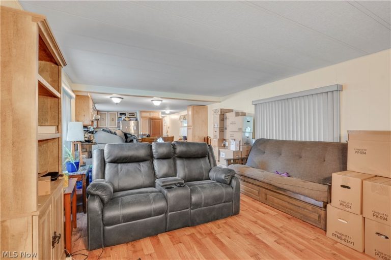 171 Brook Drive, Brookfield, OH - Photo 6