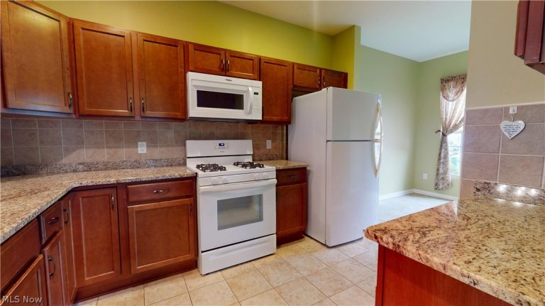 37911 Ashfield Way, North Ridgeville, OH - Photo 3