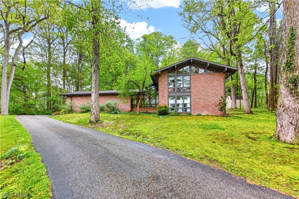 455 Barrington Ridge Road, Painesville, OH