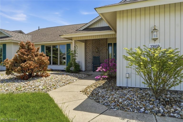 33037 Pebblebrook Drive, North Ridgeville, OH - Photo 2