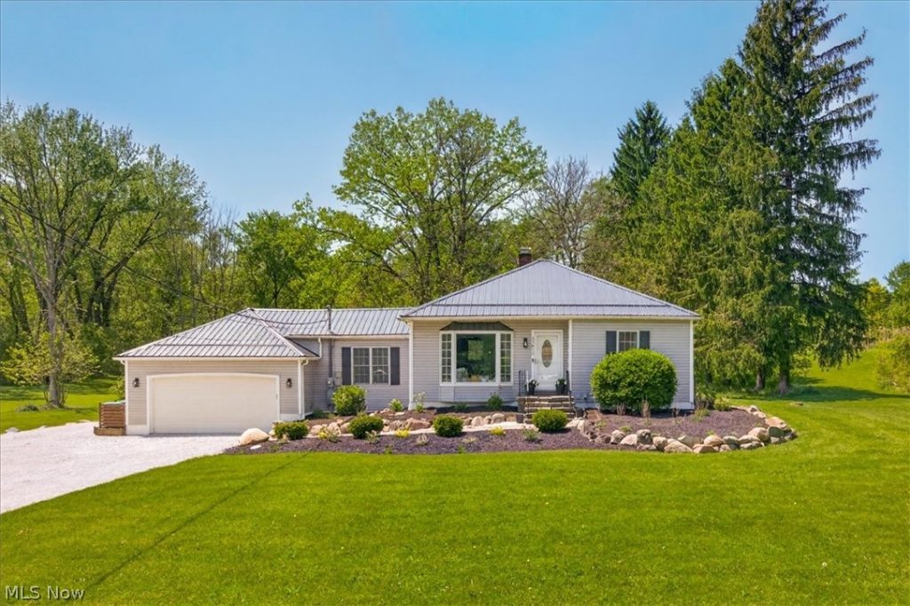 15812 Auburn Road, Newbury, OH