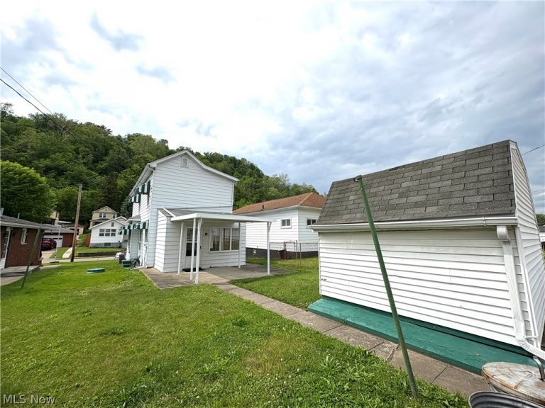 446 Sinclair Avenue, Yorkville, OH - Photo 6