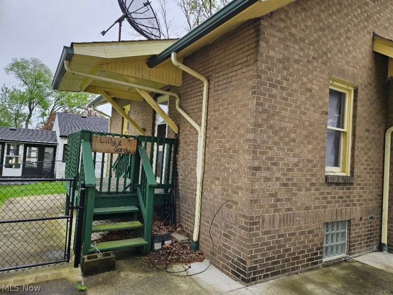 2293 Quayle Drive, Akron, OH - Photo 4