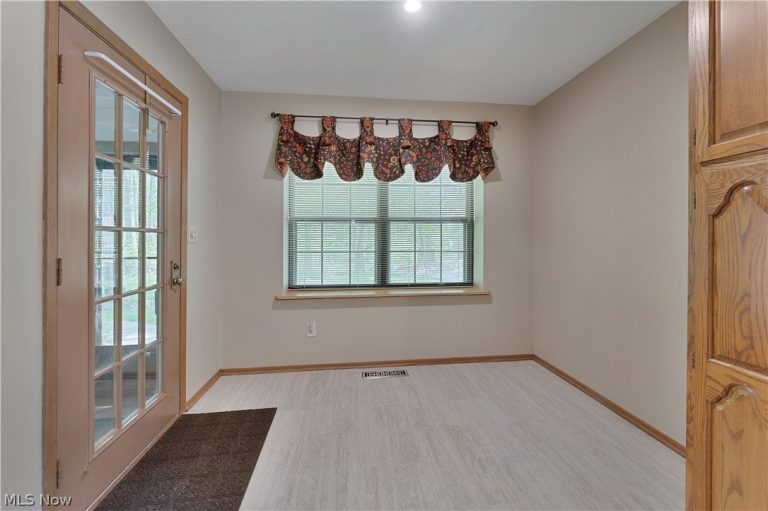 1341 Fox Run Drive, Youngstown, OH - Photo 5