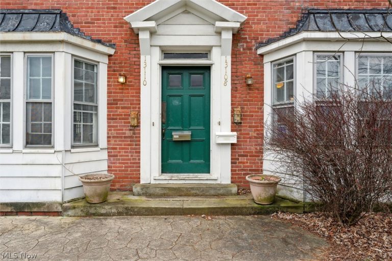13108 Cedar Road, Cleveland Heights, OH - Photo 5