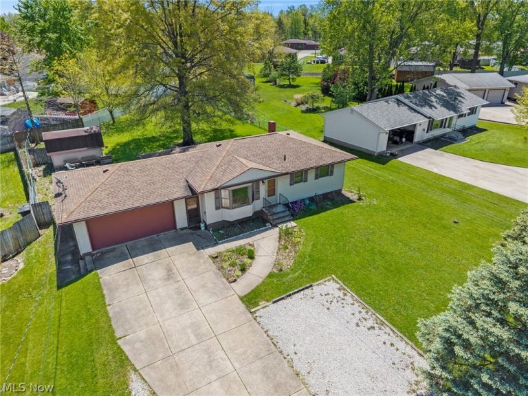 1625 Andrea Drive, Brunswick, OH - Photo 2