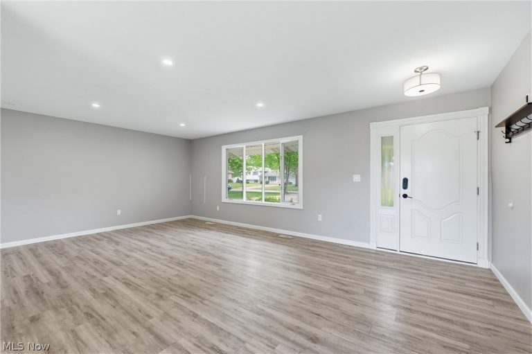 8139 Yorkshire Drive, Mentor, OH - Photo 6