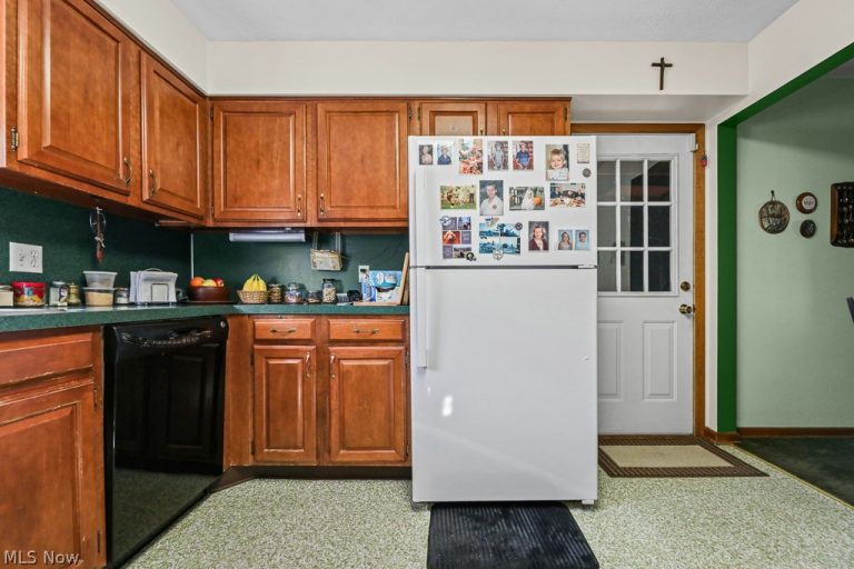 2540 Edgewood Avenue, Alliance, OH - Photo 8