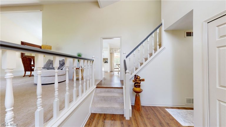 5275 Lenore Drive, Mentor, OH - Photo 2
