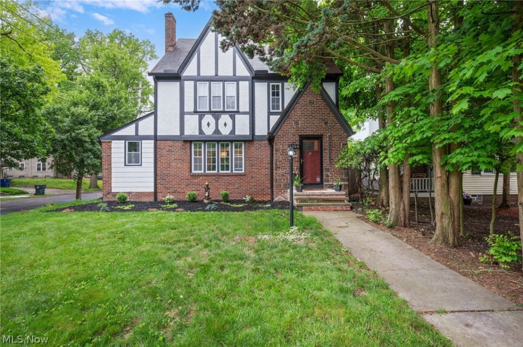 3364 Euclid Heights Boulevard, Cleveland Heights, OH