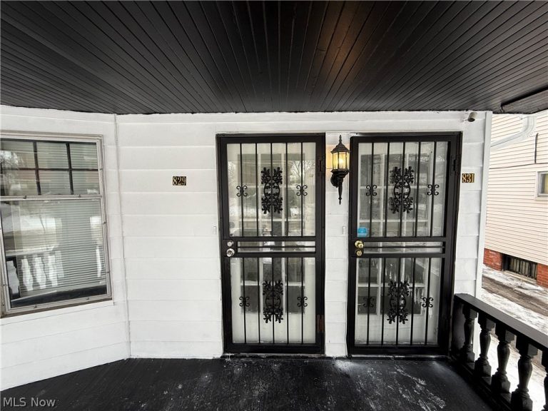 829 Helmsdale Road, Cleveland Heights, OH - Photo 5