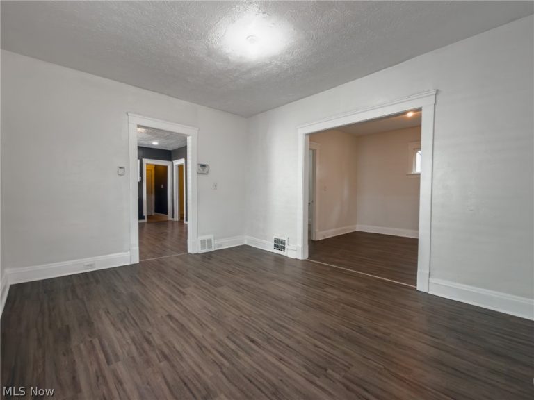 10209 Elwell Avenue, Cleveland, OH - Photo 3