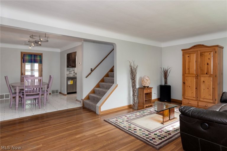 5042 Barton Road, Lyndhurst, OH - Photo 5