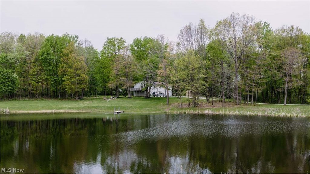 6060 Dalton Fox Lake Road, North Lawrence, OH