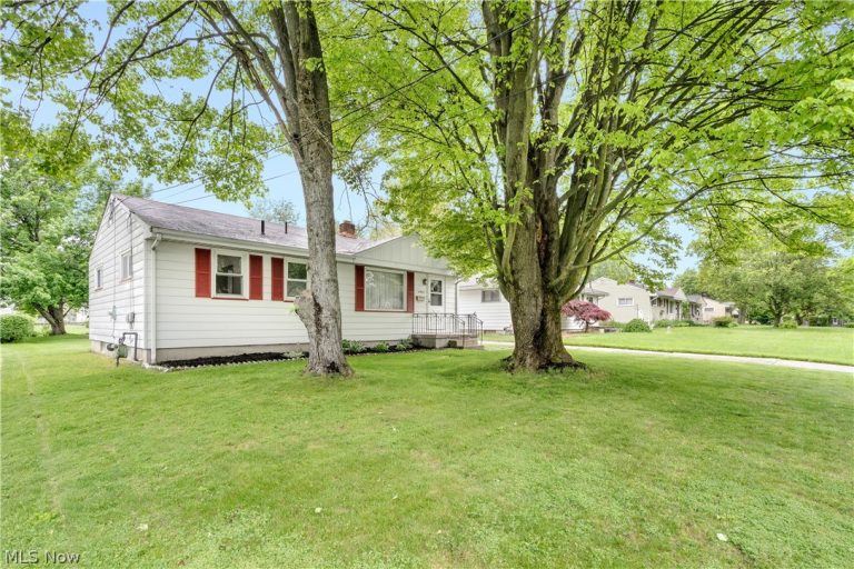 3854 Whippoorwill Lane, Youngstown, OH - Photo 2