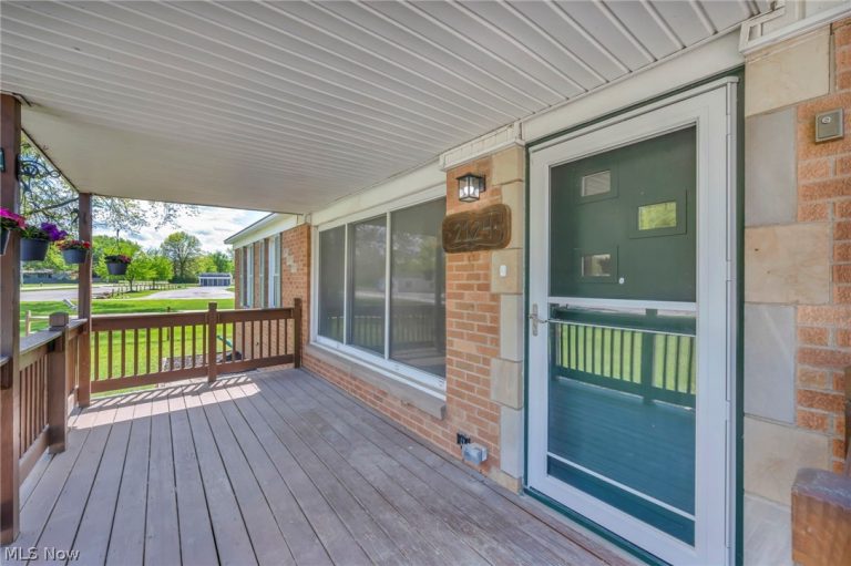 2124 Eaton Drive, Avon, OH - Photo 5