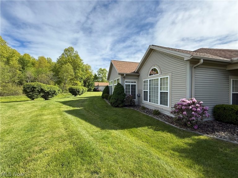 28 Hunters Woods Boulevard #B, Canfield, OH - Photo 2