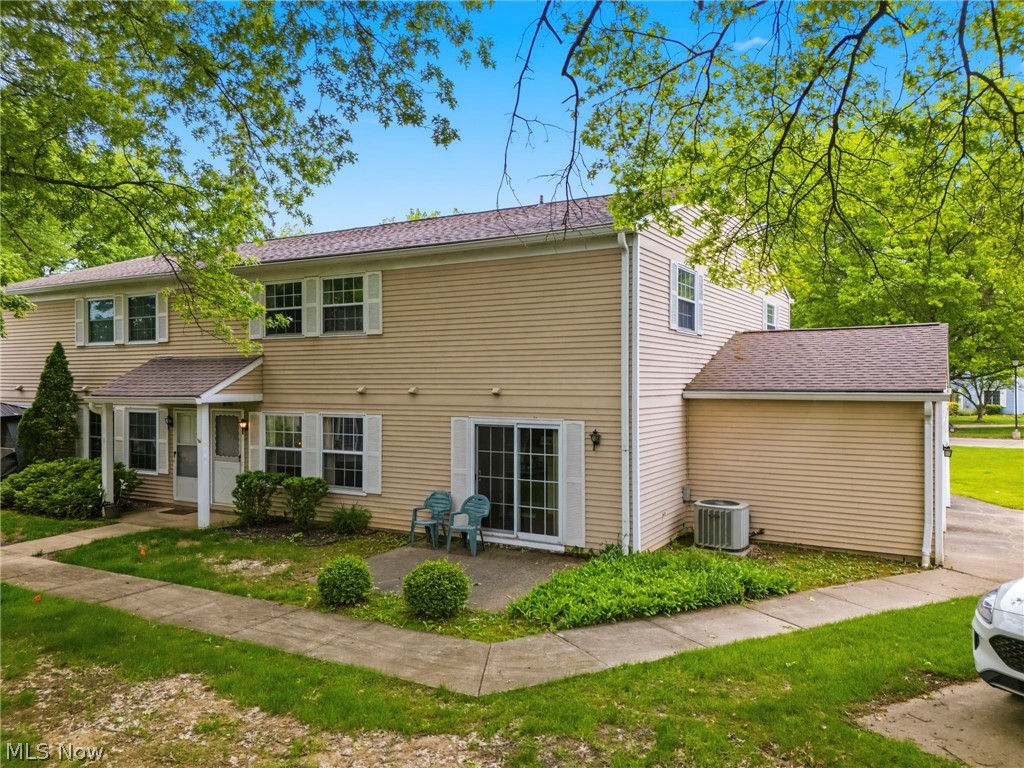 13622 Oakbrook Drive #3622, North Royalton, OH