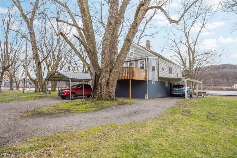 200 Moscow Road, New Cumberland, WV, 26047