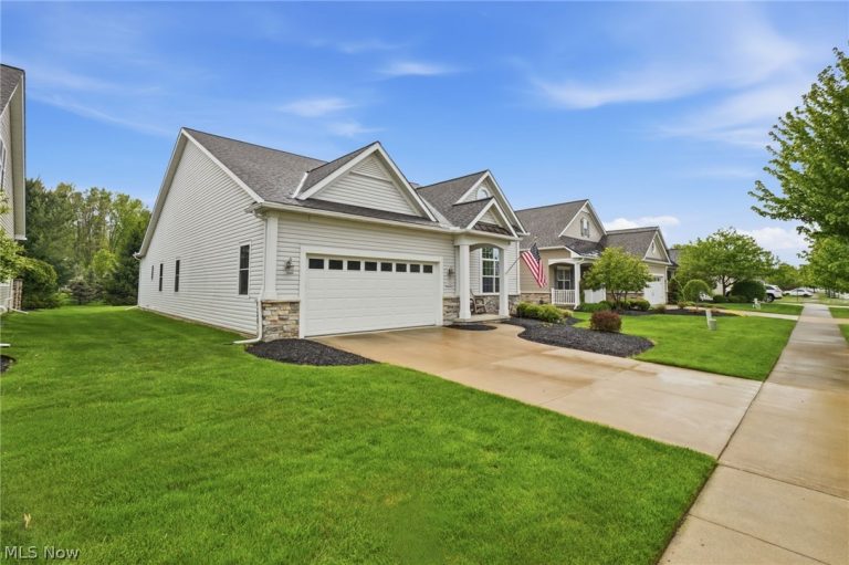 8220 Manor Gate Way, Mentor, OH - Photo 3