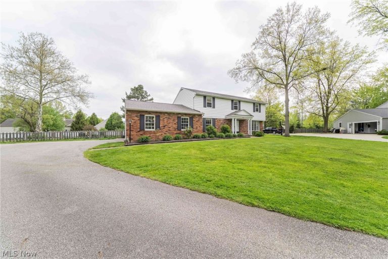 1622 Seven Oaks Drive, Lyndhurst, OH - Photo 2