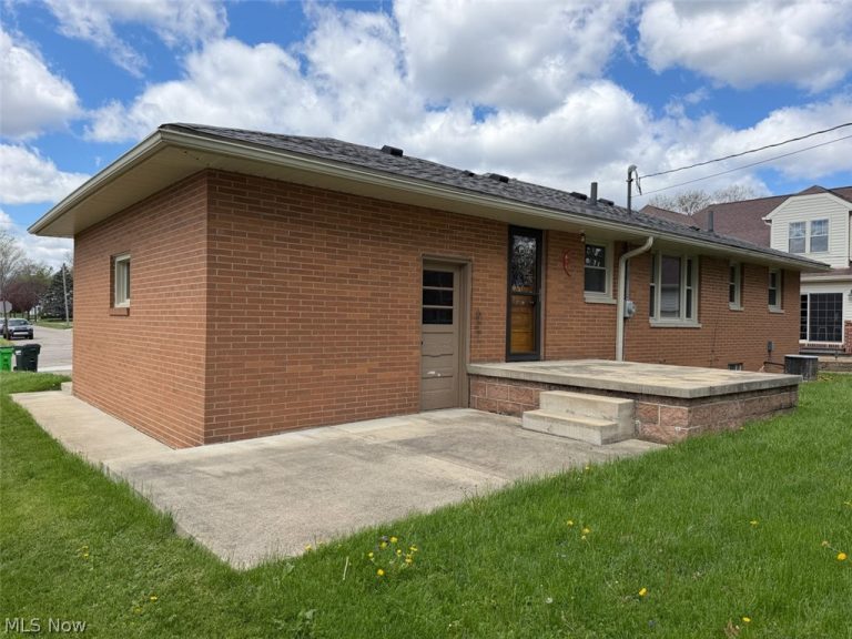 1290 Parkway Boulevard, Alliance, OH - Photo 3