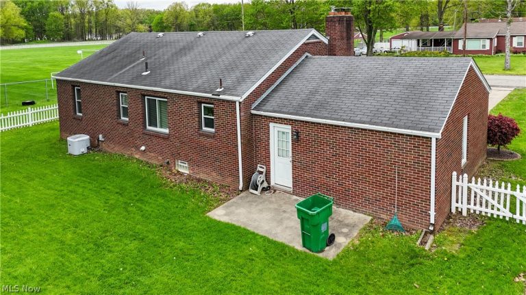 4047 Cascade Drive, Youngstown, OH - Photo 4