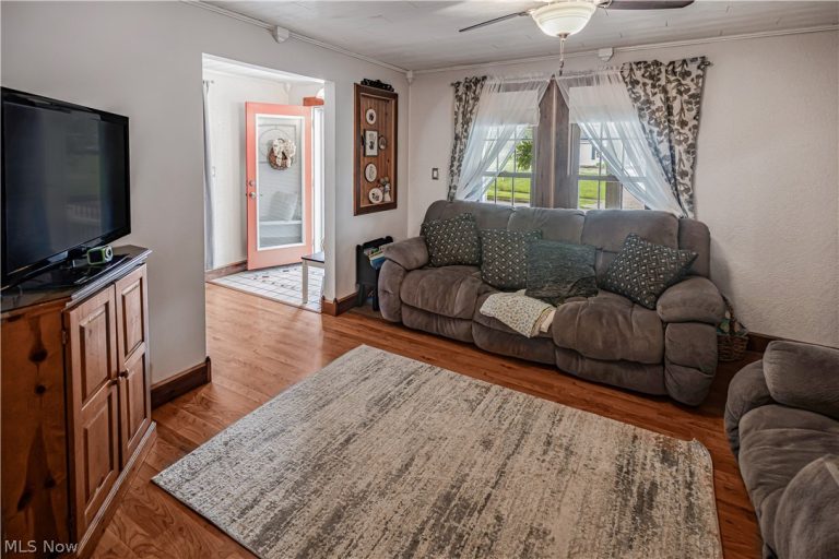 703 6th Street, St Marys, WV - Photo 6