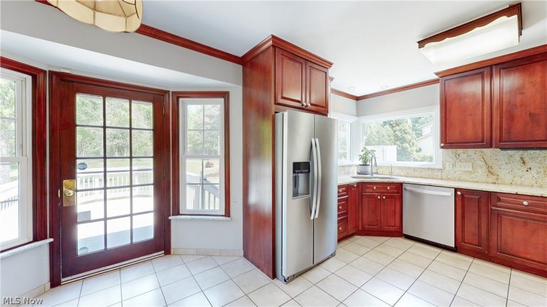 28449 Pike Drive, Orange, OH - Photo 8