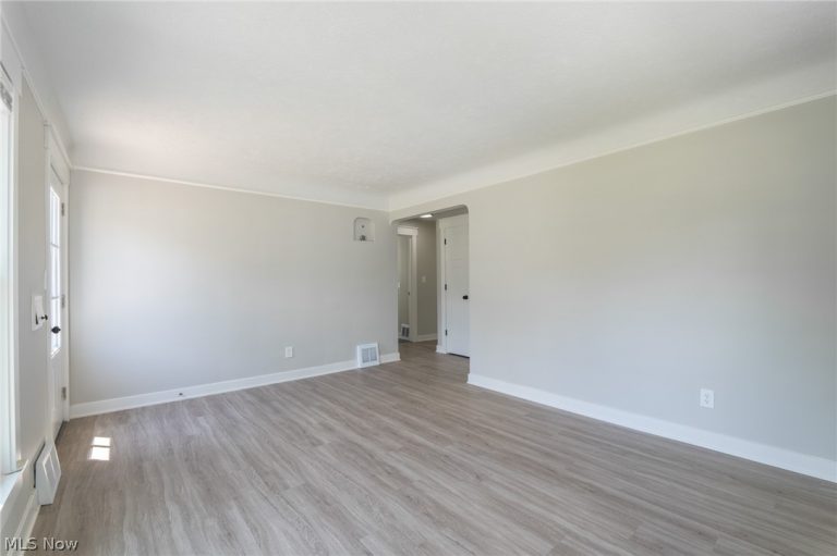 37 Arlington Circle, Wickliffe, OH - Photo 4