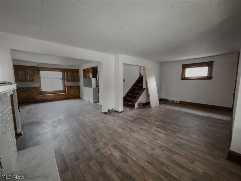 9409 Empire Avenue, Cleveland, OH - Photo 4
