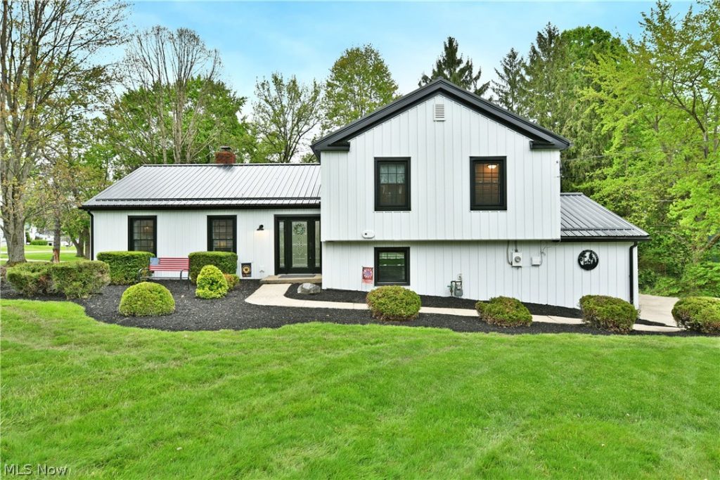 8093 Park Drive, Garrettsville, OH