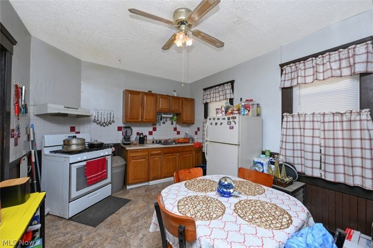 4132 Robert Avenue, Cleveland, OH - Photo 8