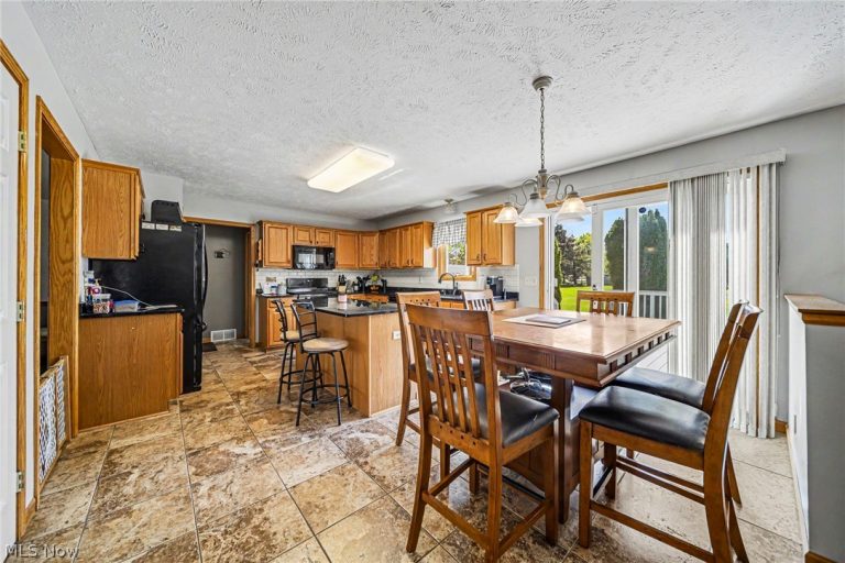 9454 Deer Hollow Drive, Mentor, OH - Photo 3