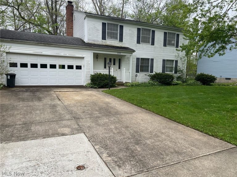 196 Chatham Drive, Aurora, OH - Photo 2