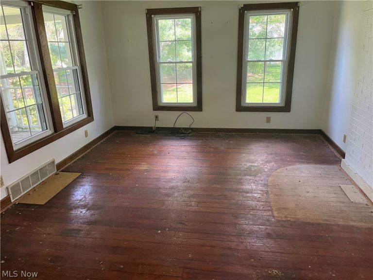 33261 Lake Road, Avon Lake, OH - Photo 8