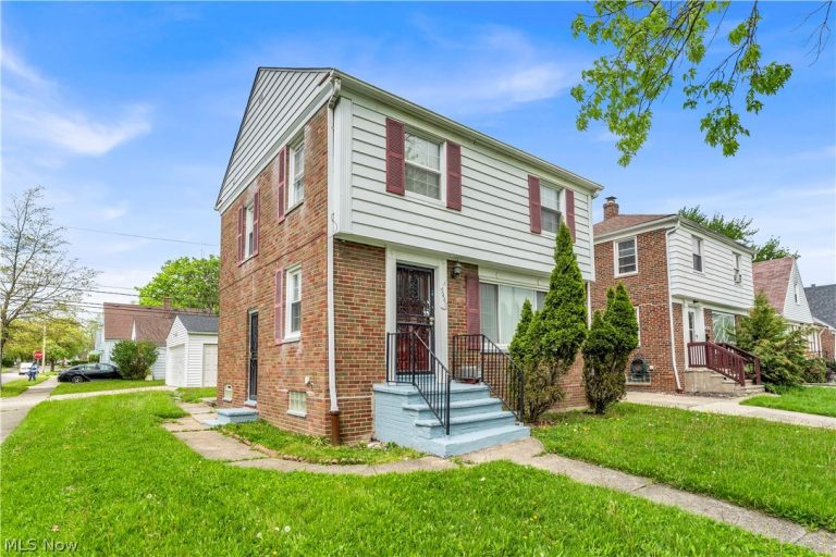 5440 Hollywood Avenue, Maple Heights, OH - Photo 2