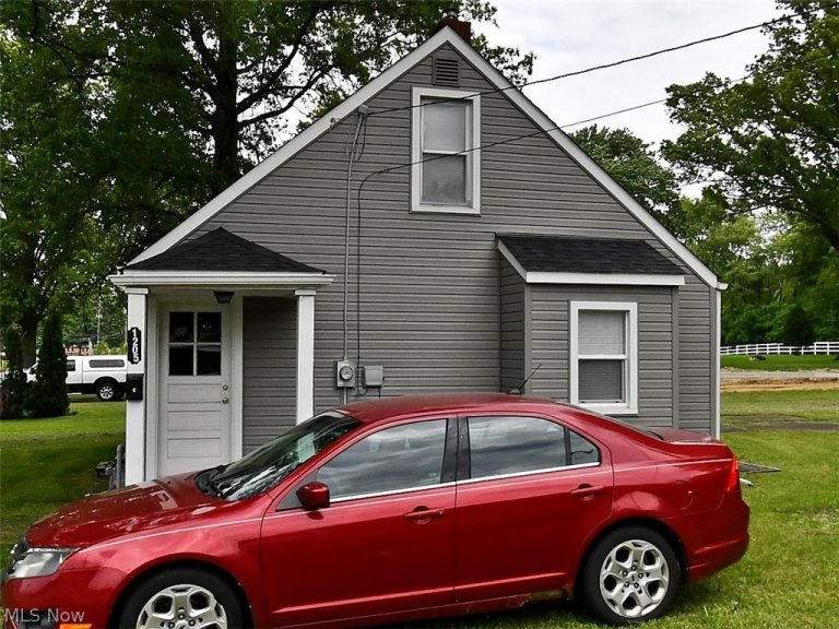 1205 Shannon Road, Girard, OH - Photo 2