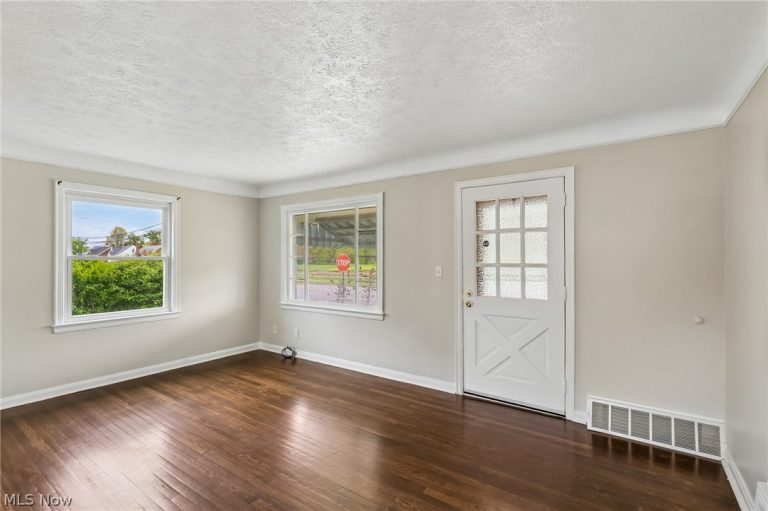 599 250th Street, Euclid, OH - Photo 4