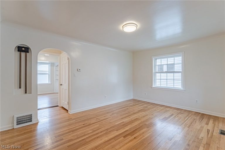 10800 Vernon Avenue, Garfield Heights, OH - Photo 4